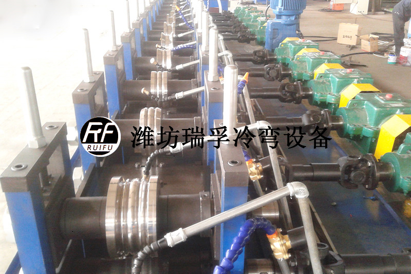 異形定制成型設(shè)備